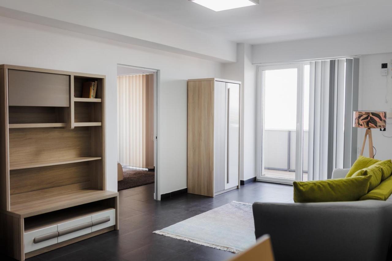 Plaza Apartment Satu Mare Exterior photo